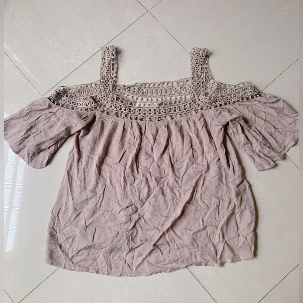 (S) Les Soeurs Cold Shoulder Short Sleeve Top Blouse